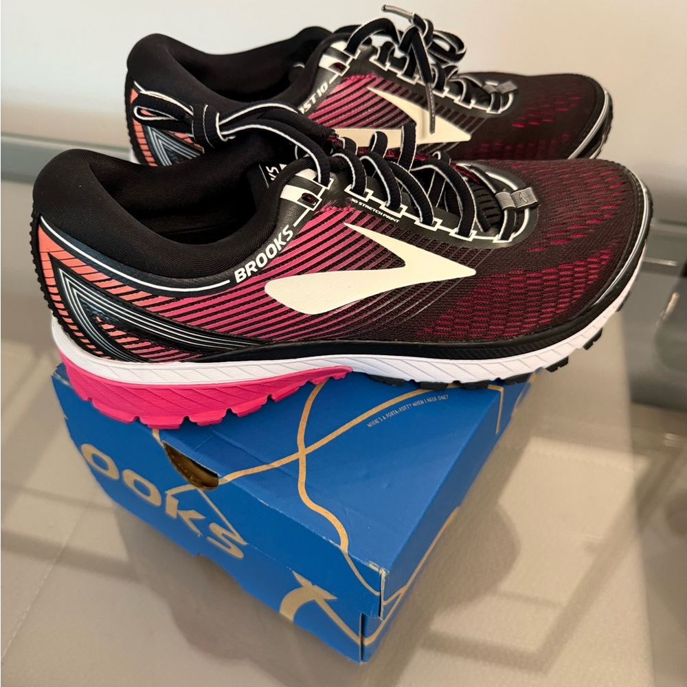 Brand New Brooks Ghost 10 Women's Sneakers.  Size 9.5